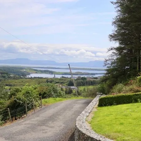 4 Bedroom Traditional Irish Killybegs Holiday home *